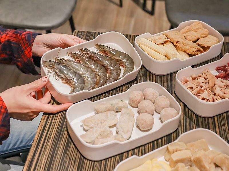 秋冬進補首選，新竹老食品螃蟹薑母鴨登場，新竹東門市場美食。