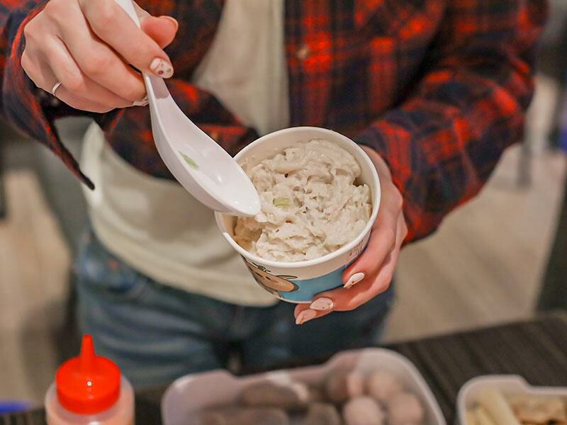 秋冬進補首選，新竹老食品螃蟹薑母鴨登場，新竹東門市場美食。