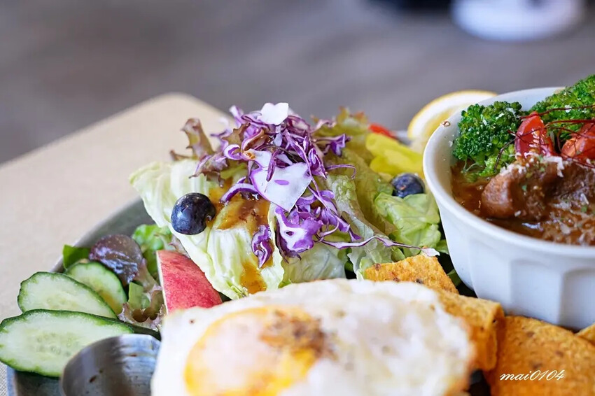 桃園平鎮美食｜鹿途咖啡LU•TU～充滿綠色植栽的早午餐、義大