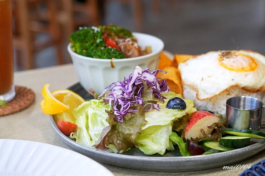 桃園平鎮美食｜鹿途咖啡LU•TU～充滿綠色植栽的早午餐、義大
