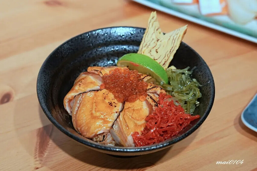 沒有招牌、隱藏在市場裡的日式料理，料多味美的味增湯免費喝到飽