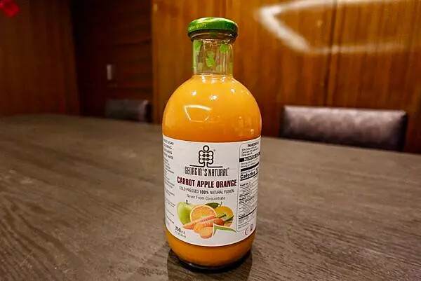 台北日華好物推薦夏威夷豆腰果蔬果原汁，推薦信義區健康補給站。