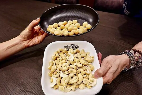 台北日華好物推薦夏威夷豆腰果蔬果原汁，推薦信義區健康補給站。