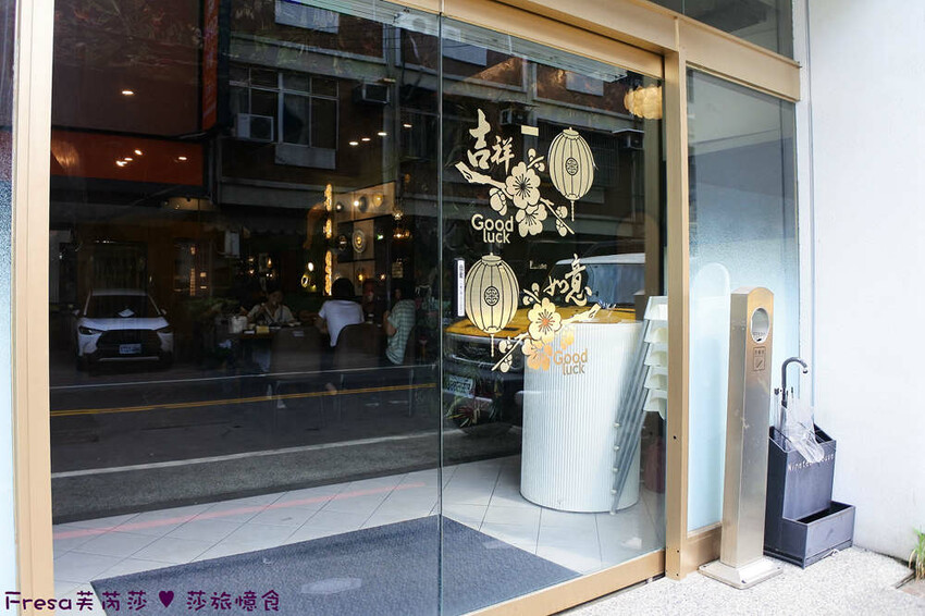 台中大雅19House牛排推薦三拼肉量超滿足,人氣拼盤吃肉喝到飽。