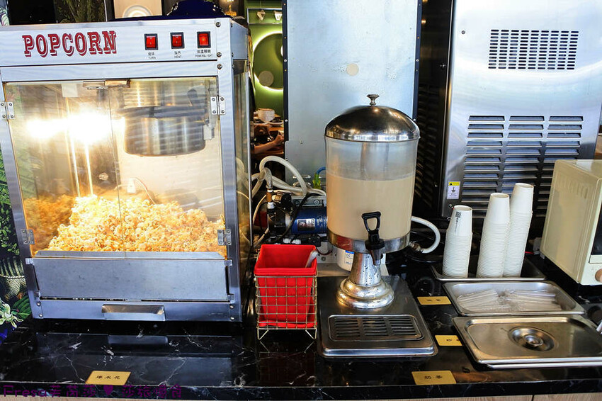 台中大雅19House牛排推薦三拼肉量超滿足,人氣拼盤吃肉喝到飽。