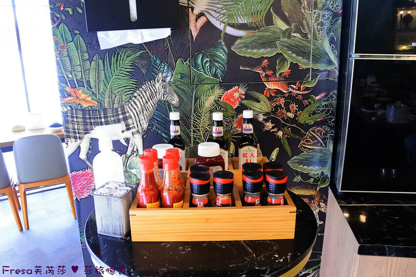 台中大雅19House牛排推薦三拼肉量超滿足,人氣拼盤吃肉喝到飽。