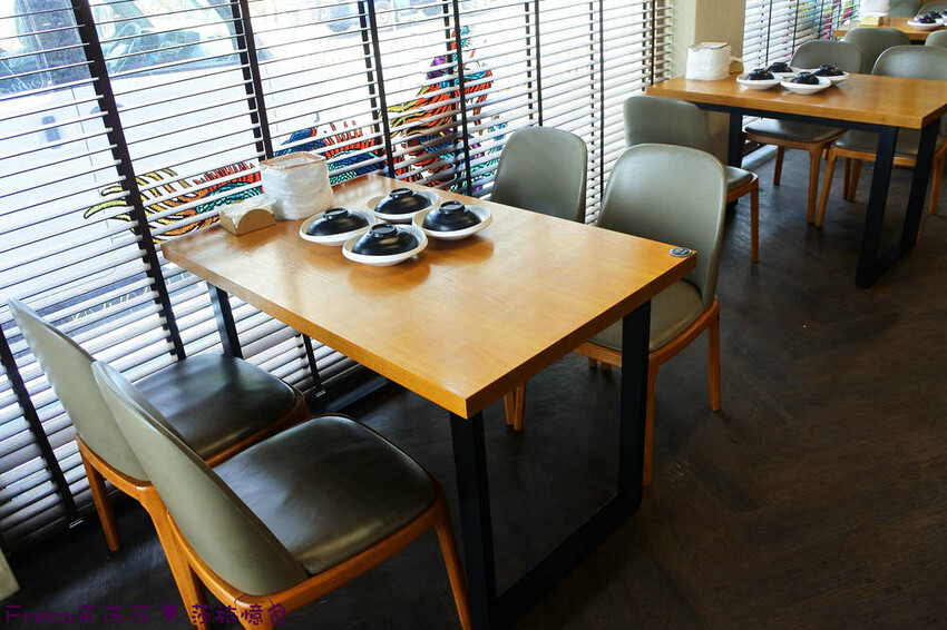 台中大雅19House牛排推薦三拼肉量超滿足,人氣拼盤吃肉喝到飽。