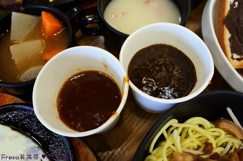 台中大雅19House牛排推薦三拼肉量超滿足,人氣拼盤吃肉喝到飽。