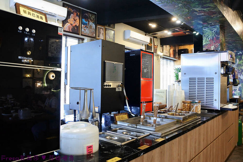 台中大雅19House牛排推薦三拼肉量超滿足,人氣拼盤吃肉喝到飽。