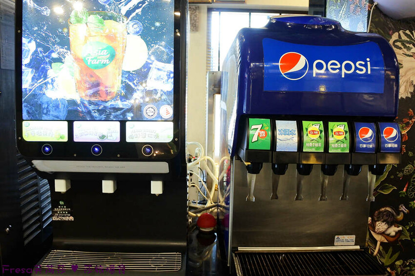 台中大雅19House牛排推薦三拼肉量超滿足,人氣拼盤吃肉喝到飽。