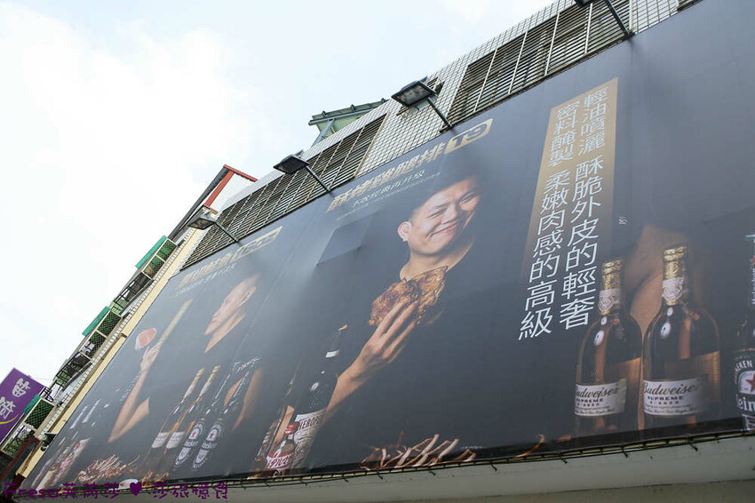 台中大雅19House牛排推薦三拼肉量超滿足,人氣拼盤吃肉喝到飽。