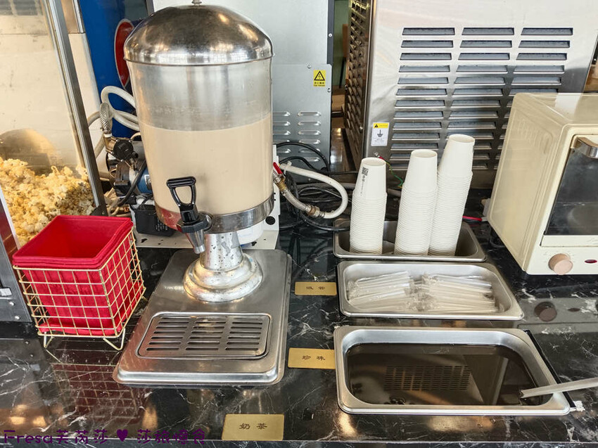 台中大雅19House牛排推薦三拼肉量超滿足,人氣拼盤吃肉喝到飽。