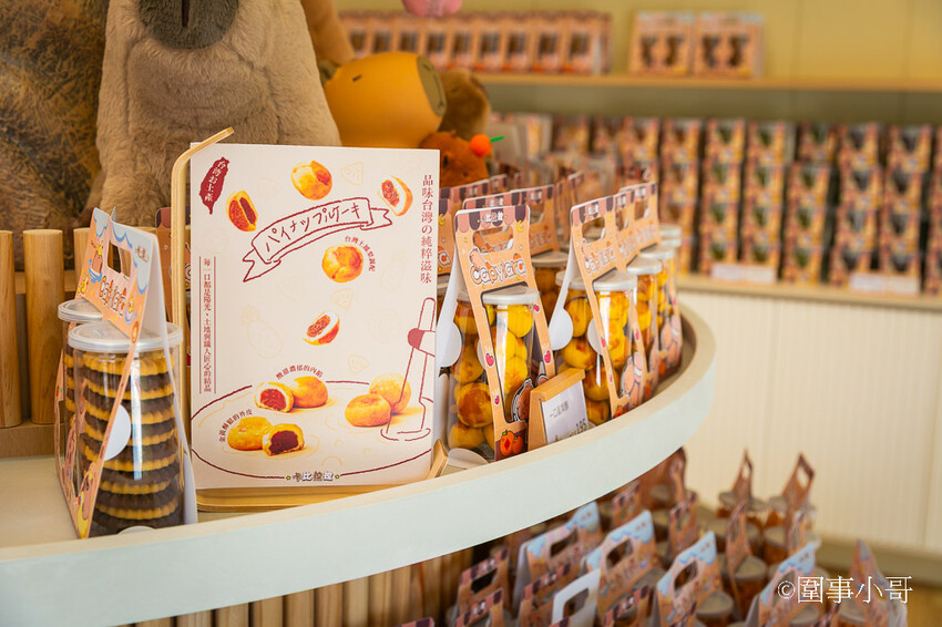 桃園內壢美食景點-卡比拉拉,超萌水豚君們圍繞著各式的手工點心大樹,太可愛了!!!(邀約 @圍事小哥的幸福相框