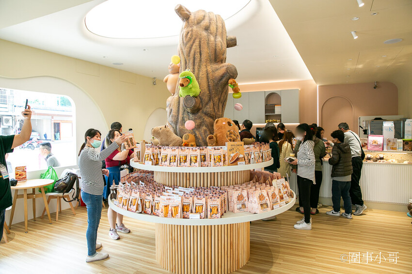 桃園內壢美食景點-卡比拉拉,超萌水豚君們圍繞著各式的手工點心大樹,太可愛了!!!(邀約 @圍事小哥的幸福相框