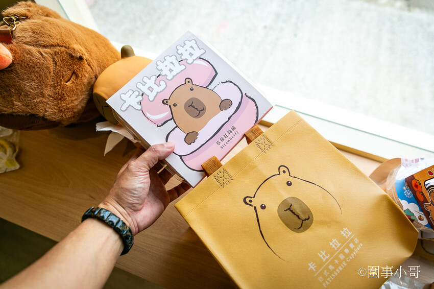 桃園內壢美食景點-卡比拉拉,超萌水豚君們圍繞著各式的手工點心大樹,太可愛了!!!(邀約 @圍事小哥的幸福相框