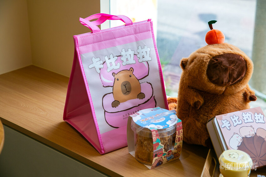 桃園內壢美食景點-卡比拉拉,超萌水豚君們圍繞著各式的手工點心大樹,太可愛了!!!(邀約 @圍事小哥的幸福相框