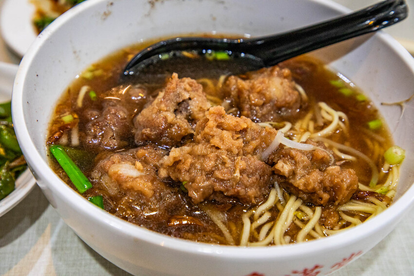 員林必吃老字號魚滿堂排骨麵推薦,在地30年老店。