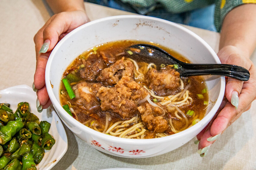 員林必吃老字號魚滿堂排骨麵推薦,在地30年老店。