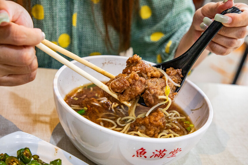 員林必吃老字號魚滿堂排骨麵推薦,在地30年老店。