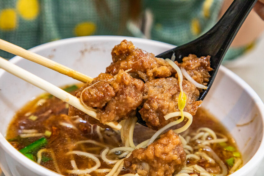 員林必吃老字號魚滿堂排骨麵推薦,在地30年老店。