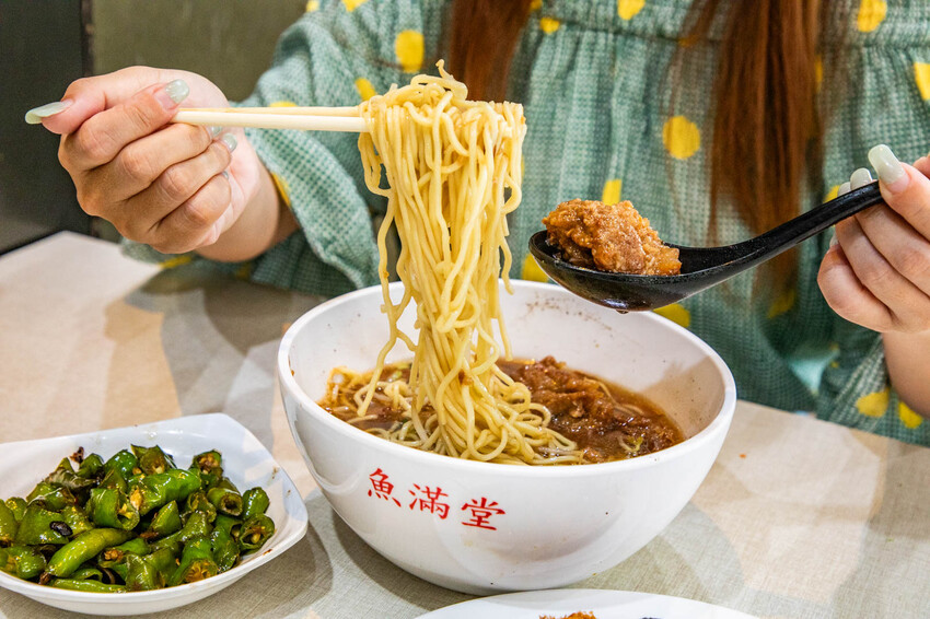 員林必吃老字號魚滿堂排骨麵推薦,在地30年老店。