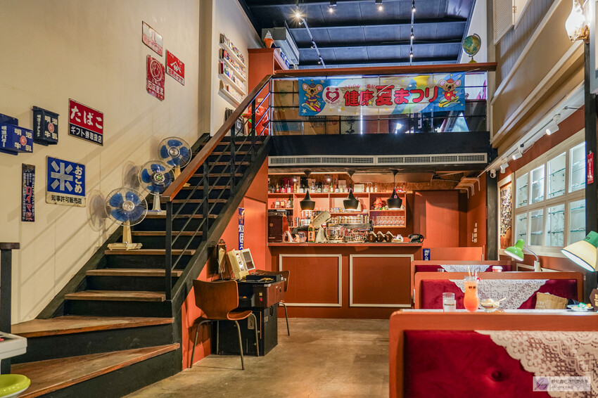 桃園火車站旁昭和復古咖啡廳推薦，鄰近桃園火車站。