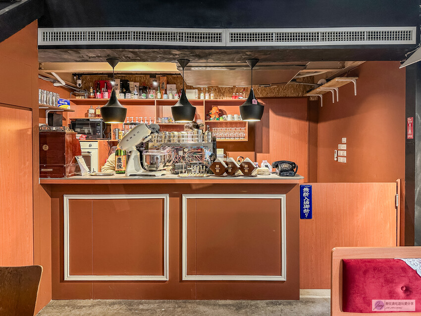 桃園火車站旁昭和復古咖啡廳推薦，鄰近桃園火車站。