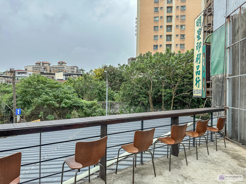 桃園火車站旁昭和復古咖啡廳推薦，鄰近桃園火車站。