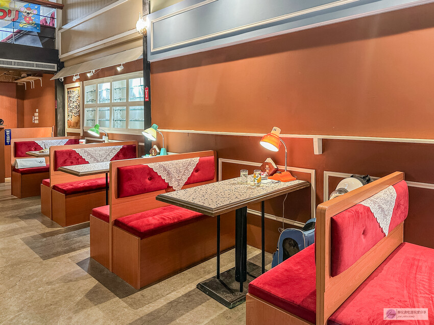 桃園火車站旁昭和復古咖啡廳推薦，鄰近桃園火車站。