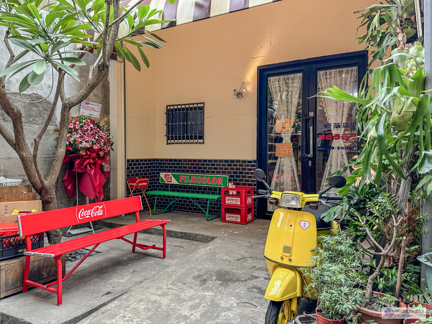 桃園火車站旁昭和復古咖啡廳推薦，鄰近桃園火車站。