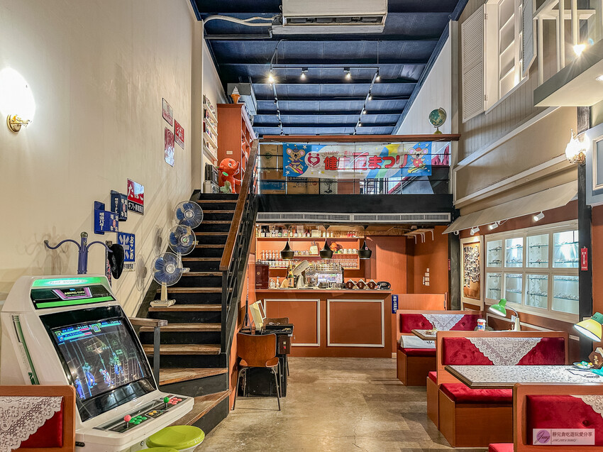 桃園火車站旁昭和復古咖啡廳推薦，鄰近桃園火車站。