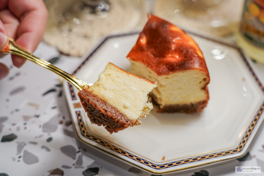 桃園火車站旁昭和復古咖啡廳推薦，鄰近桃園火車站。