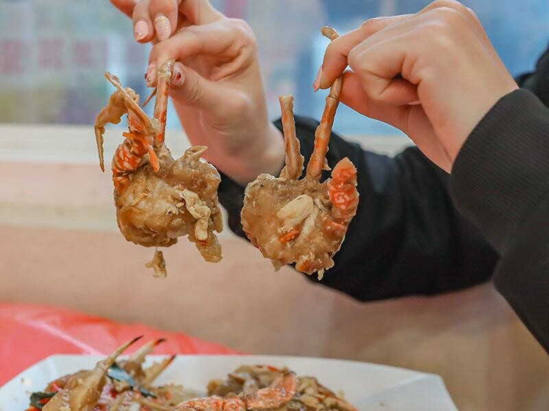永安漁港平價快炒推薦！秋天必吃螃蟹季，桃園新屋美食。