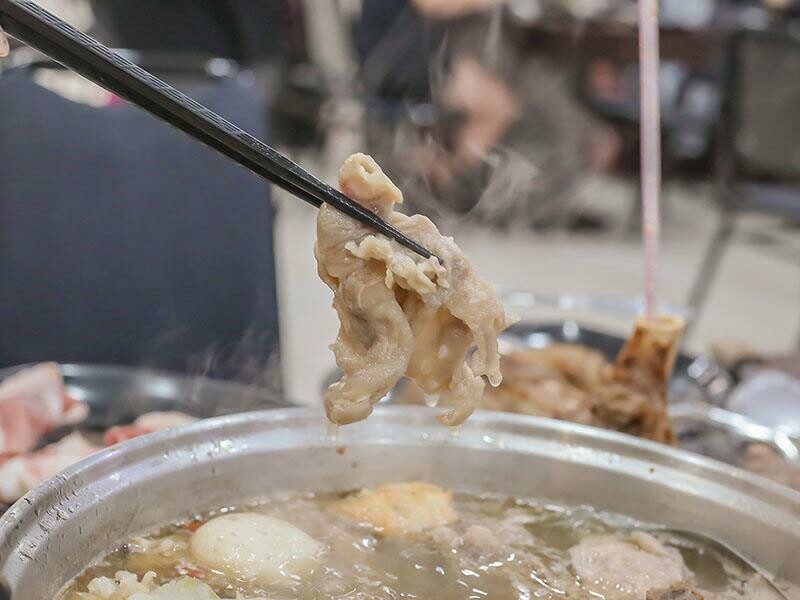 新竹羊肉爐吃到飽推薦！羊霸天下只要$538，羊大骨羊腳筋無限供應。