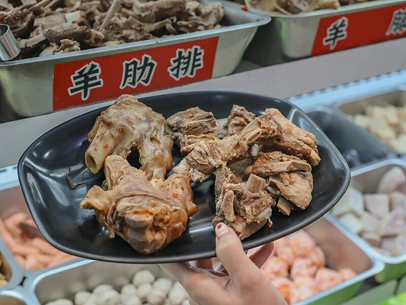 新竹羊肉爐吃到飽推薦！羊霸天下只要$538，羊大骨羊腳筋無限供應。