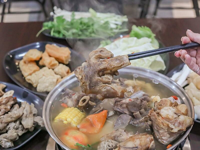 新竹羊肉爐吃到飽推薦！羊霸天下只要$538，羊大骨羊腳筋無限供應。