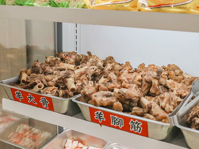 新竹羊肉爐吃到飽推薦！羊霸天下只要$538，羊大骨羊腳筋無限供應。