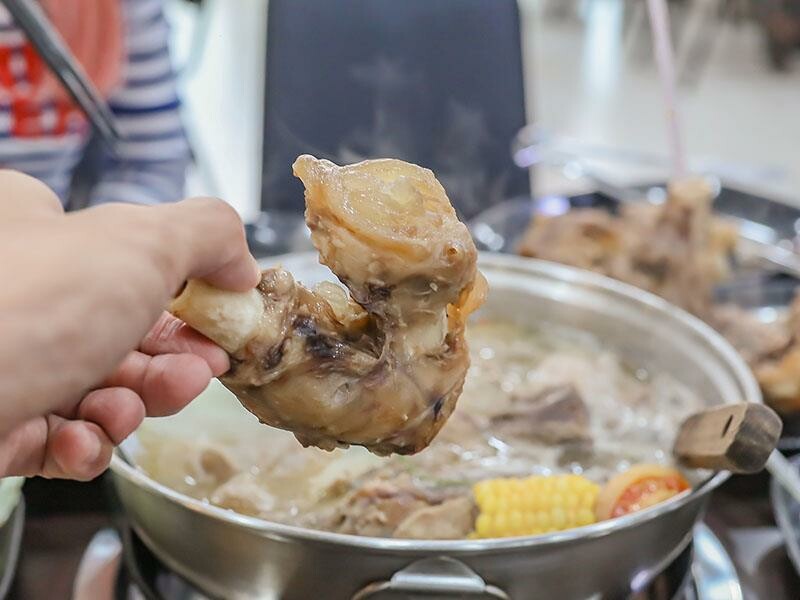 新竹羊肉爐吃到飽推薦！羊霸天下只要$538，羊大骨羊腳筋無限供應。