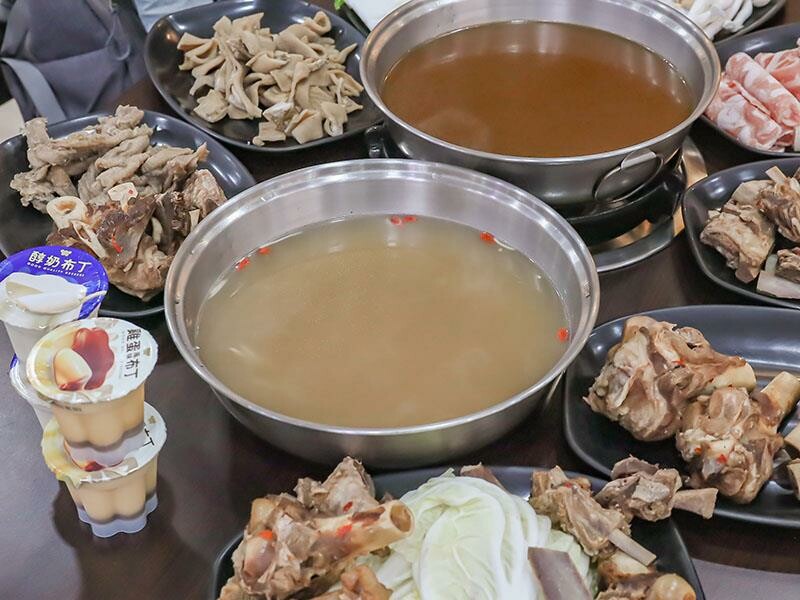 新竹羊肉爐吃到飽推薦！羊霸天下只要$538，羊大骨羊腳筋無限供應。