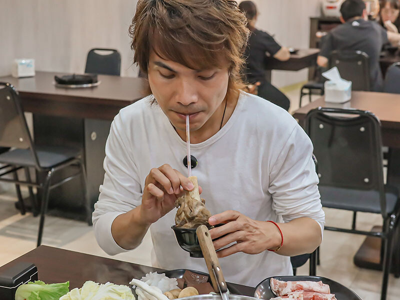 新竹羊肉爐吃到飽推薦！羊霸天下只要$538，羊大骨羊腳筋無限供應。