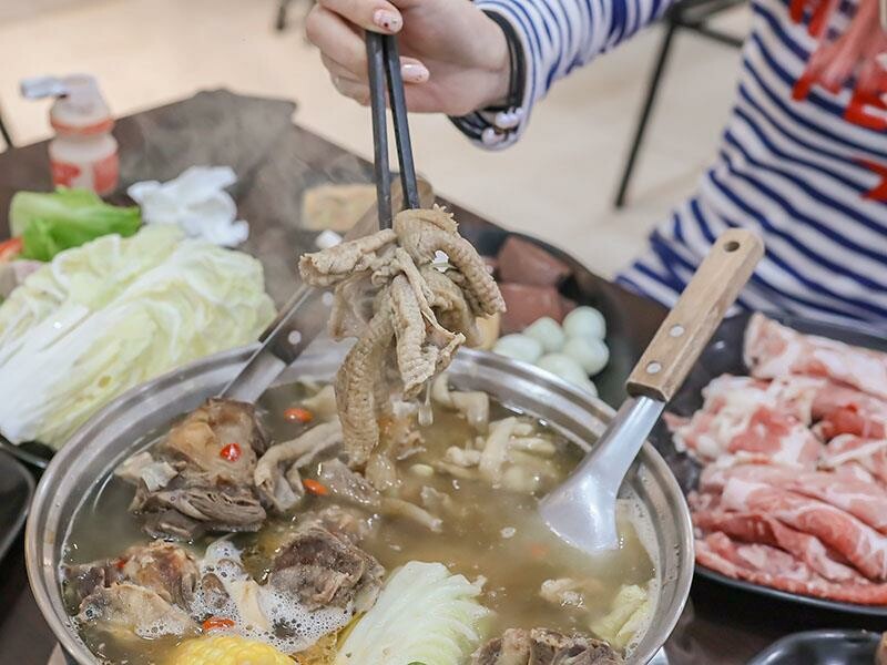 新竹羊肉爐吃到飽推薦！羊霸天下只要$538，羊大骨羊腳筋無限供應。