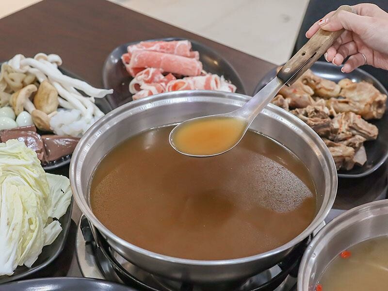 新竹羊肉爐吃到飽推薦！羊霸天下只要$538，羊大骨羊腳筋無限供應。