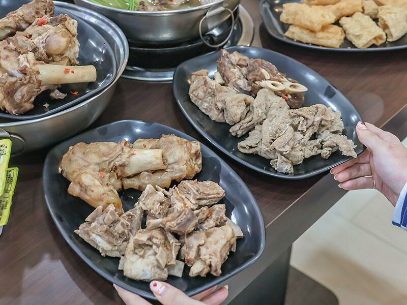 新竹羊肉爐吃到飽推薦！羊霸天下只要$538，羊大骨羊腳筋無限供應。