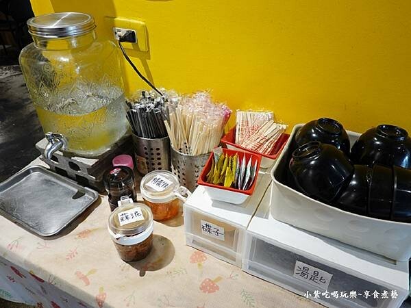 餐具佐醬區-卯食沙鹿店.jpg