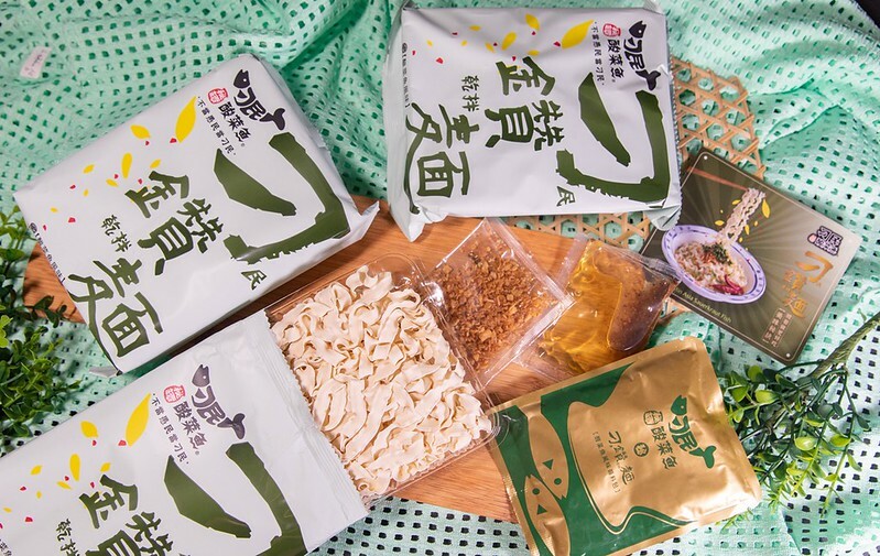 刁鑽麵開箱！酸菜魚風味乾拌麵超涮嘴，刁民酸菜魚聯名。