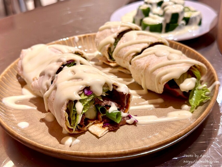 台中忠孝夜市旁！落花小籠湯包文青風小籠湯包，隱藏版美食清單跟上。