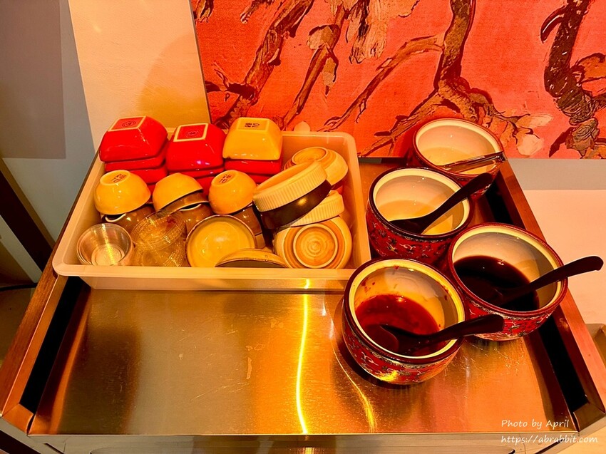 台中忠孝夜市旁！落花小籠湯包文青風小籠湯包，隱藏版美食清單跟上。