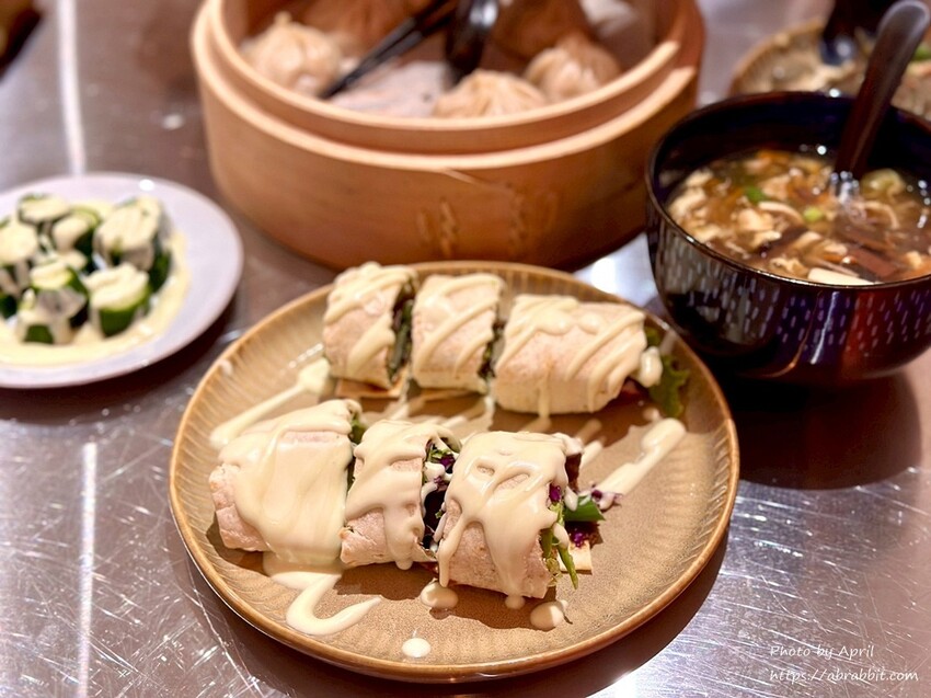 台中忠孝夜市旁！落花小籠湯包文青風小籠湯包，隱藏版美食清單跟上。