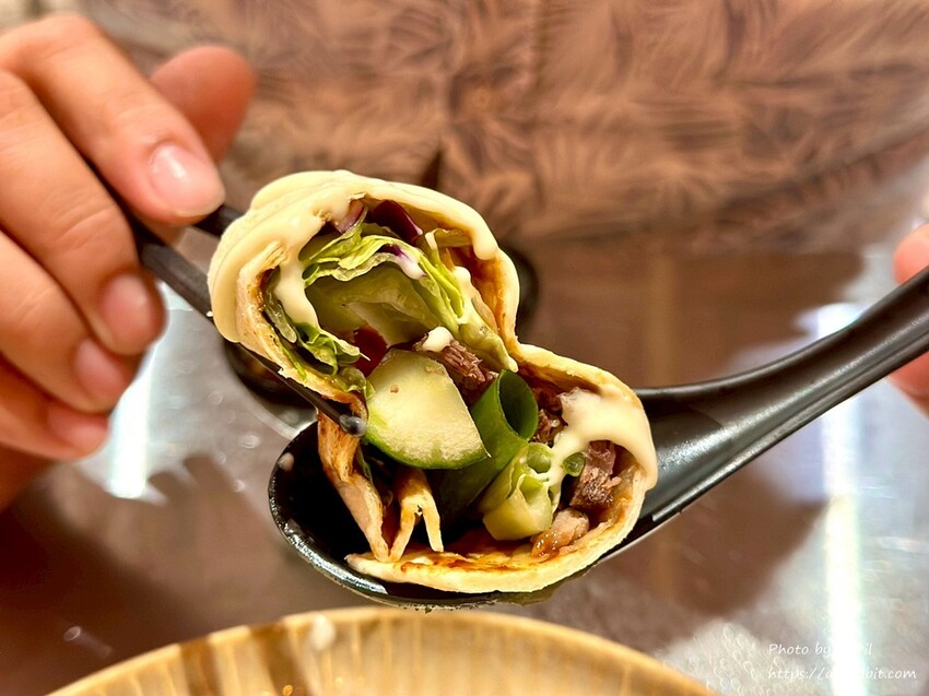 台中忠孝夜市旁！落花小籠湯包文青風小籠湯包，隱藏版美食清單跟上。