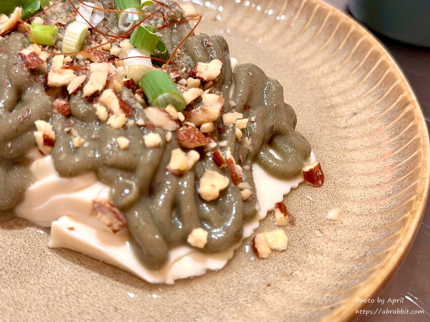 台中忠孝夜市旁！落花小籠湯包文青風小籠湯包，隱藏版美食清單跟上。